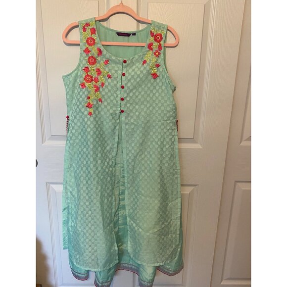 Green Sleeveless Embroidered Kurta With Red Floral Detailing & Buttons By Srisht - Picture 1 of 13